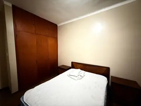 Casa en Alquiler con 2 cocheras