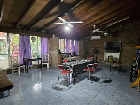 Casa en Venta con 3 cocheras