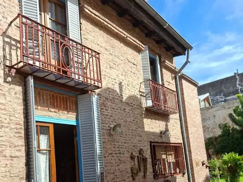 Casa 5 ambientes con 4 baños