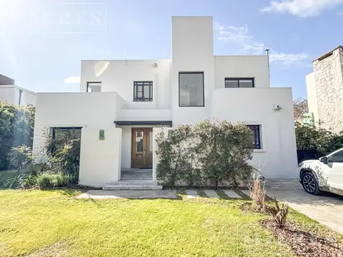 Casa en venta en Santa María de los Olivos, Guayaquil 2075