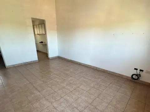 Casa en Alquiler con 2 cocheras