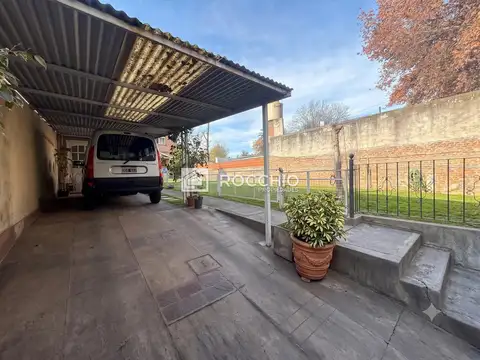 Casa 5 ambientes con 2 baños