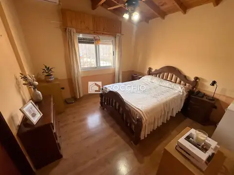 Casa 5 ambientes con 2 baños
