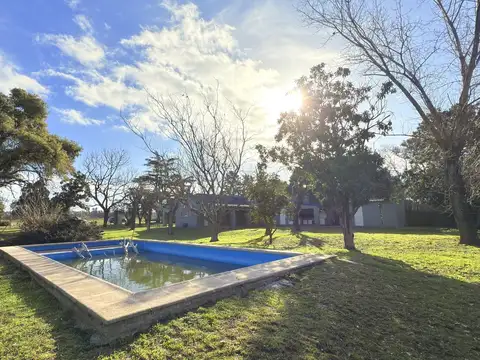 Venta/Permuta Casa Dos Dormitorios Piscina Jardin Parquizado. Playa Hermosa. Arroyo Seco