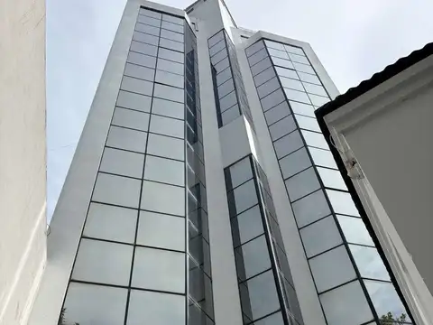 oficina en alquiler semi amueblada con cochera