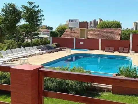 Entre Avenida 3 y 4 100