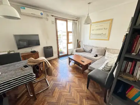 Departamento de 2 amb, con balcón al frente. Barrio Norte !