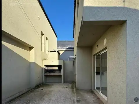 Giribone  Frente Al Centro Deportivo Canning