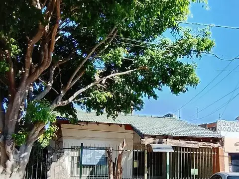 VENTA Terreno en excelente ubicación en Villa Maipú c/ Casa de 121m2 - patio jardín y parrilla