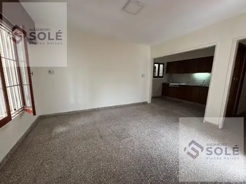 Casa 7 ambientes con 2 baños