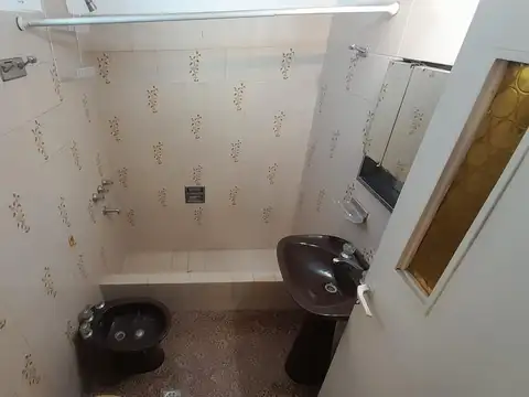 Casa 2 ambientes con 1 baño