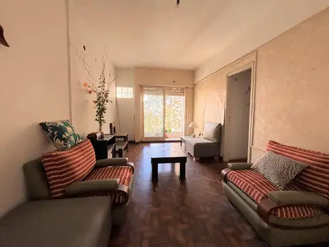 Departamento al frente, en venta. Tres dormitorios. La Plata