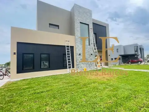 Casa 4 ambientes con 3 baños