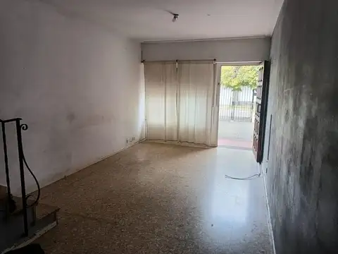 Depto Tipo Casa en Alquiler con 1 cochera
