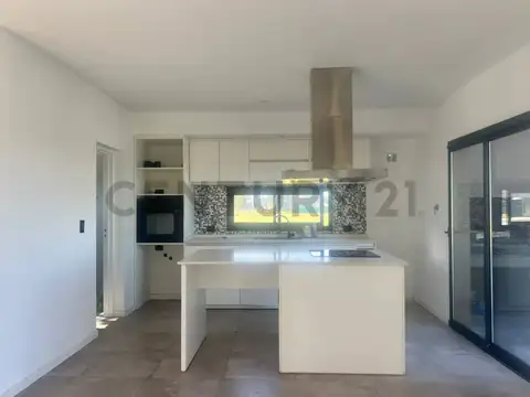 Casa en venta a la laguna en Hudson Magallanes, Pueblos del Plata