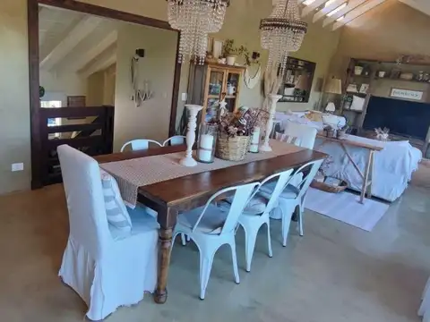 EXCELENTE CASA EN COUNTRY DE 10 AMBIENTES