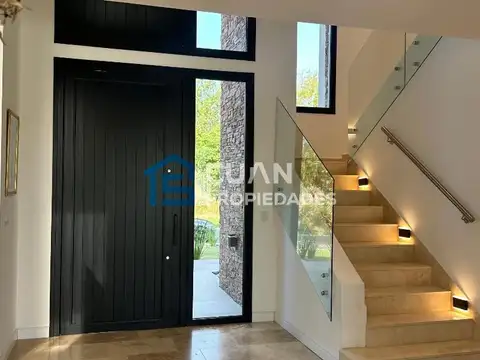 Casa en Venta con 5 cocheras