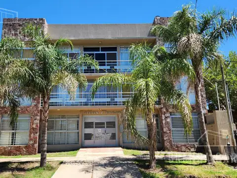 Departamento en Primer Piso 2 Ambientes - Colon