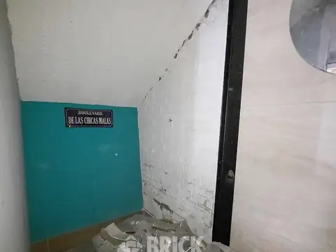 (EN BLOCK) 2 PH   LOCAL EN ESQUINA DE 661 M2 TOTALES DE EXISTENCIA EN AV. HIPOLITO YRIGOYEN AL 6600
