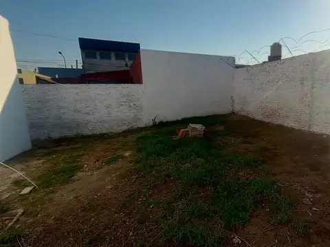 OPORTUNIDAD VENTA CASA 3 AMBIENTES PARQUE Y COCHERA