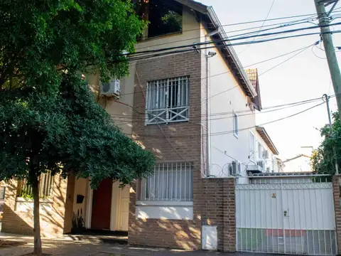 Casa de 4 ambientes con cochera en venta en Olivos