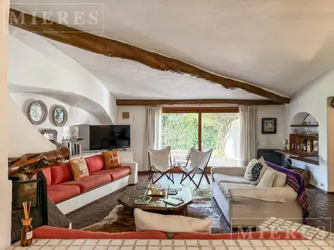 Casa 5 ambientes con 4 baños