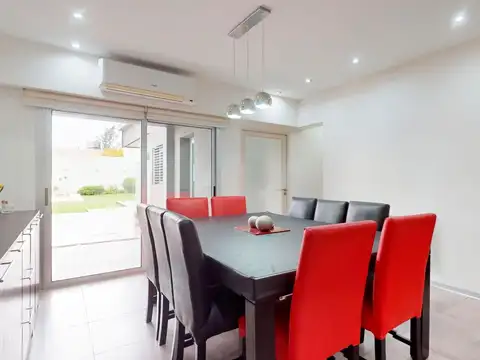 Casa 7 ambientes con 4 baños