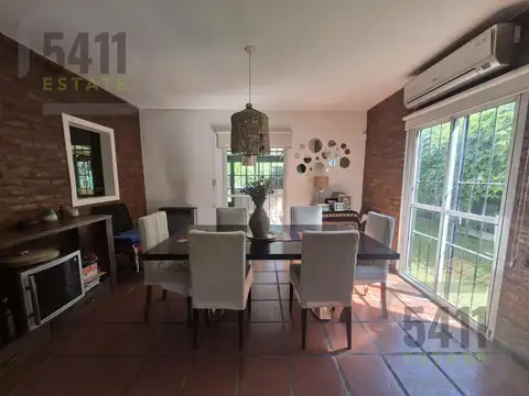 Casa 4 ambientes con 2 baños