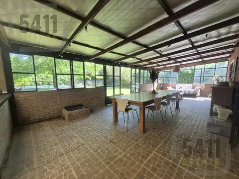 Casa en Venta con 4 cocheras