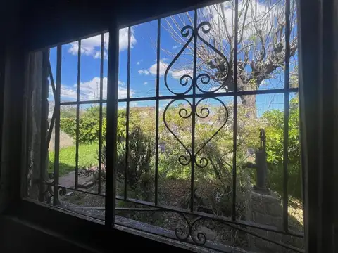 Venta Casa/ Amplio terreno Benavidez jardín