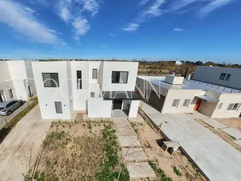 Casa en venta 5 ambientes 4 habitaciones barrio cerrado santa ana