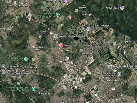 Casa en Venta con 3 cocheras