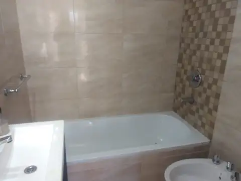 Avenida Las Heras 100, Piso 1