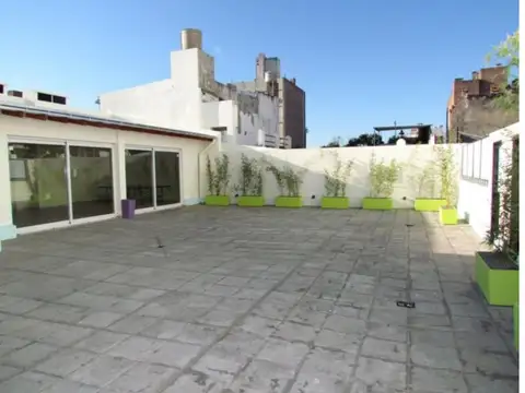 UN DORMITORIO Y ESTUDIO 80 M2