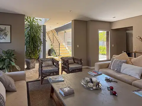 Casa en venta estilo moderno 4 dormitorios Talar Del Lago II Pacheco