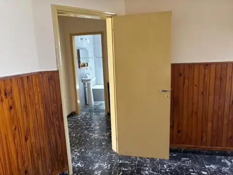Casa en Alquiler con 2 cocheras
