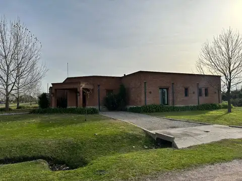 Casa en Venta con 2 cocheras