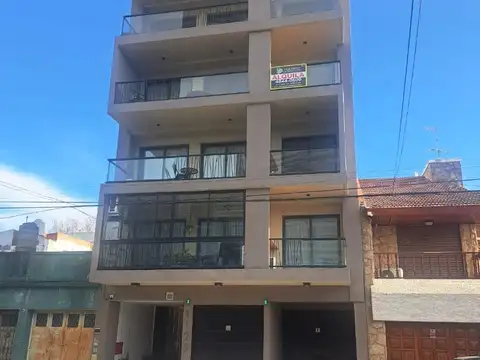 ALQUILER MONAMBIENTE CON COCHERA A ESTRENAR