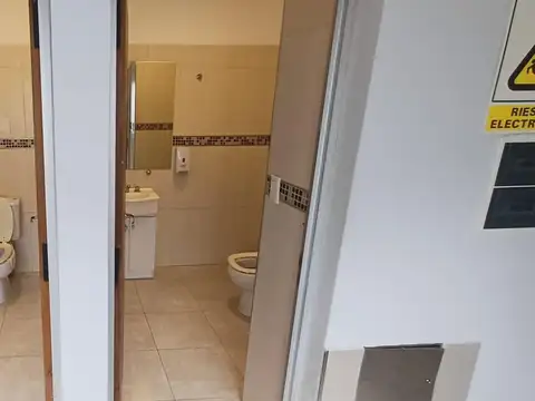 Oficina Monoambiente con 5 baños