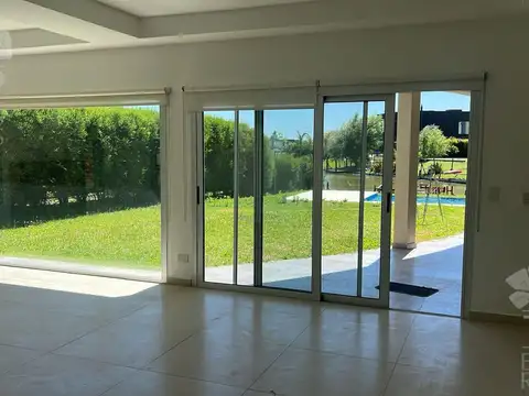 Casa 6 ambientes con 3 baños