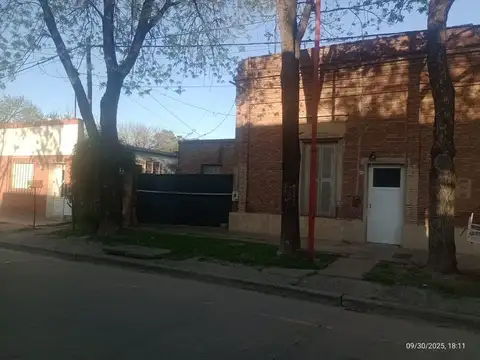 Venta casa 2 dormitorios - zona centro.-
