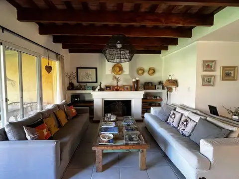 Casa 6 ambientes con 3 baños