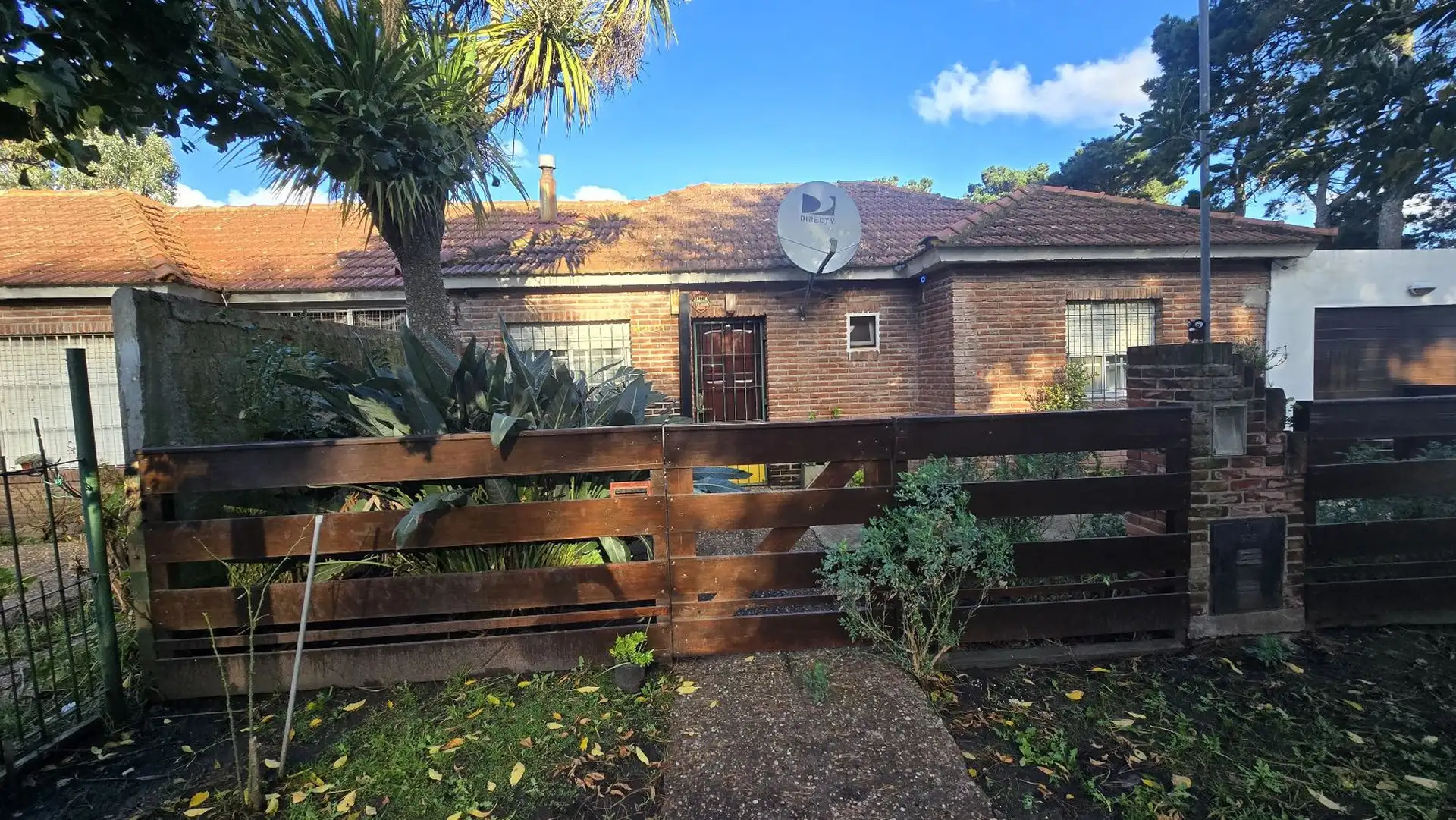 Venta casa 3 ambientes con piscina y parrilla — Lomas del Golf