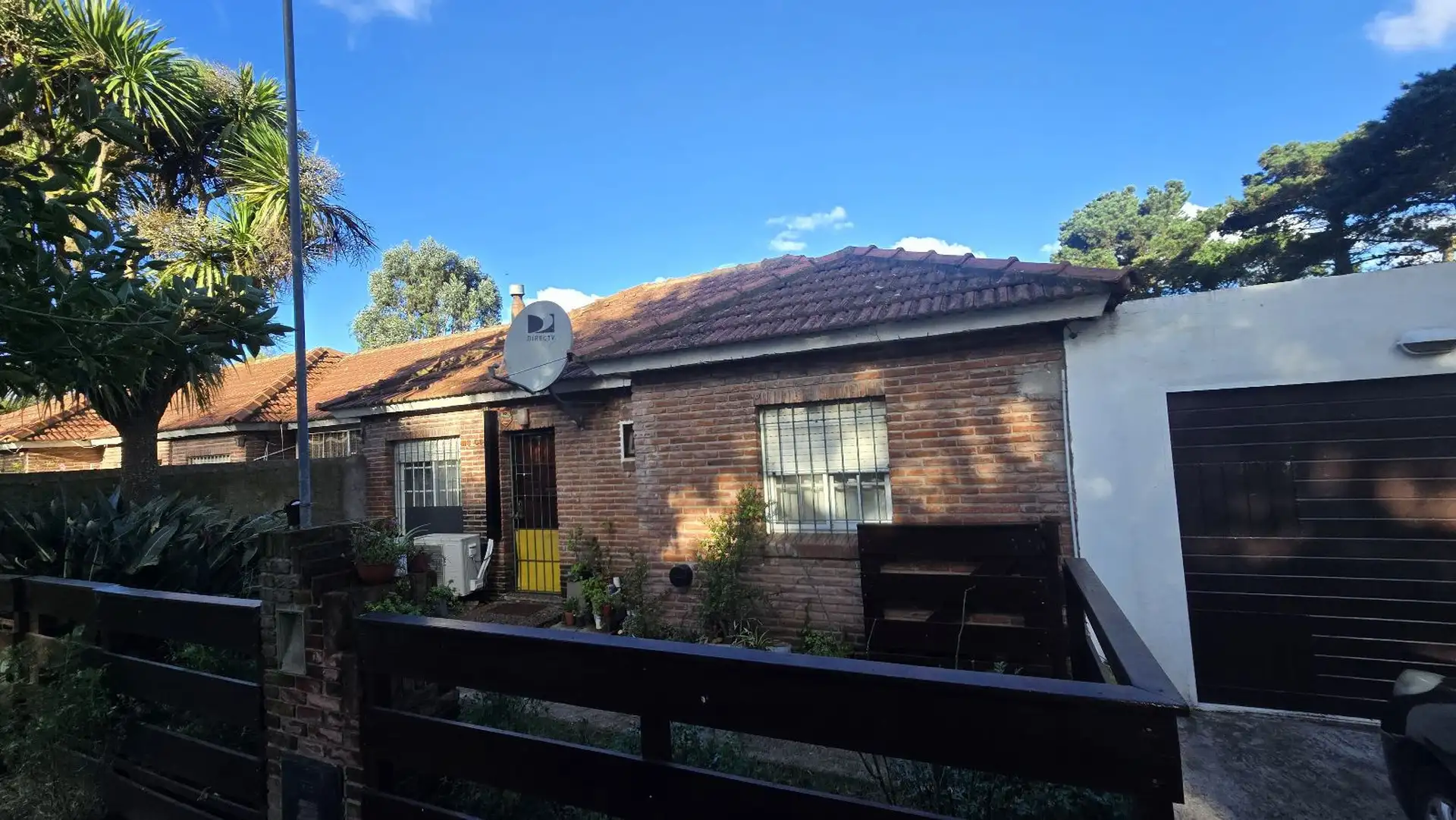 Venta casa 3 ambientes con piscina y parrilla — Lomas del Golf