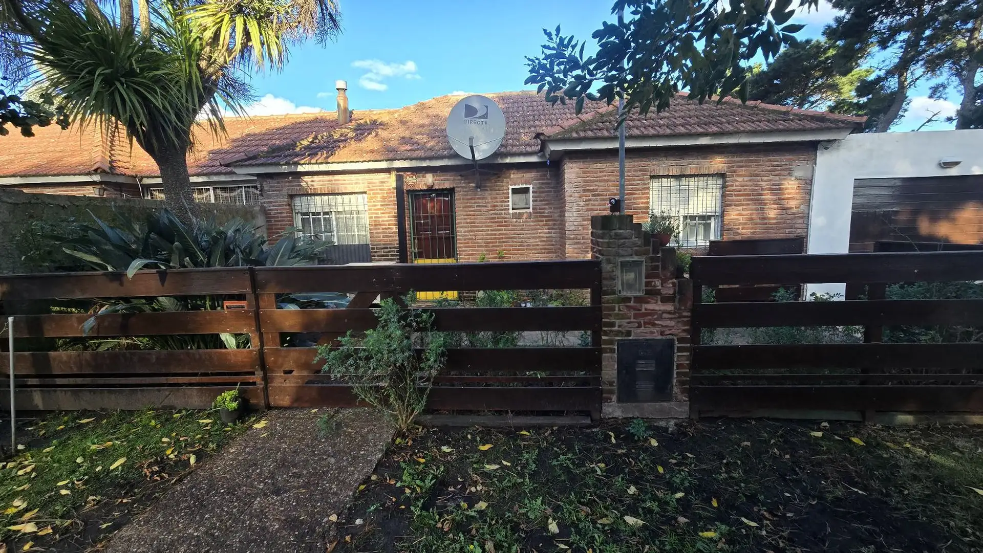 Venta casa 3 ambientes con piscina y parrilla — Lomas del Golf