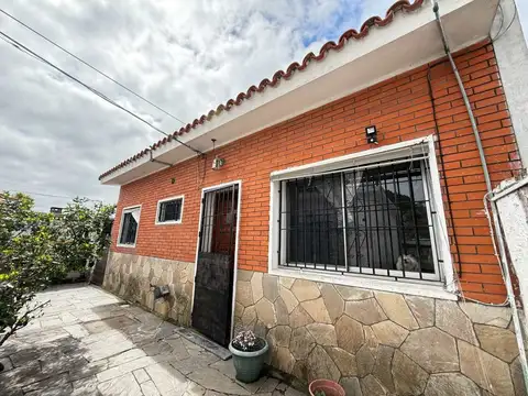 VENTA CASA NUEVO PARIS 2 DORMITORIOS