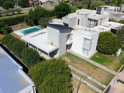 Av Arturo illia  al 1500