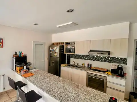 Casa 6 ambientes con 4 baños