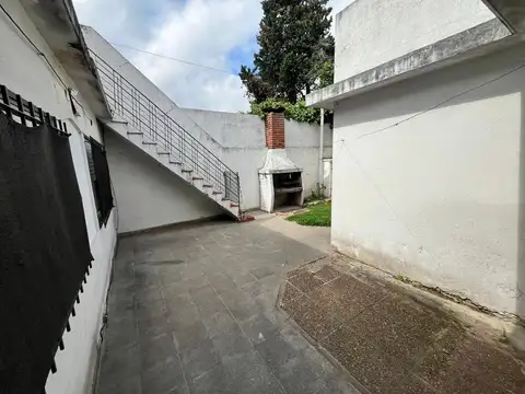 Depto Tipo Casa en Venta con 2 cocheras