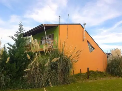 Casa 4 ambientes con 2 baños